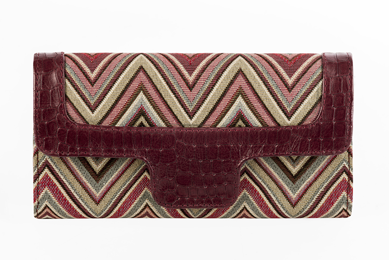 Fuschia pink, burgundy red and gold women's dress handbag, matching pumps and belts. Profile view - Florence KOOIJMAN